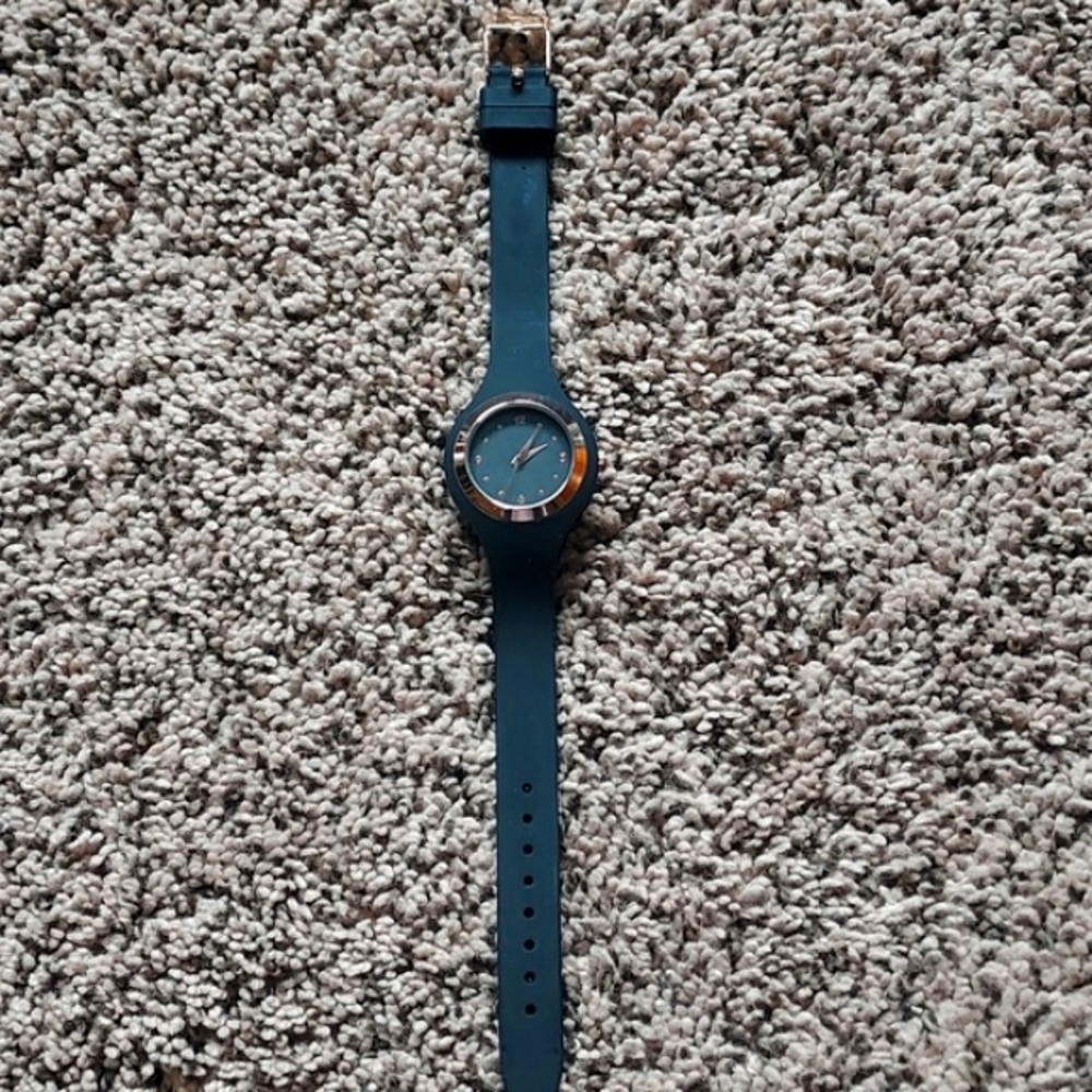 Black and gold watch
